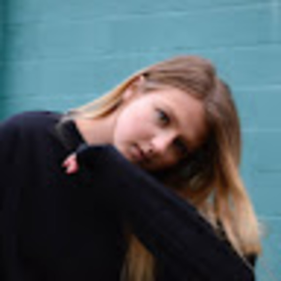 Meet your Posher, Tanja - Picture 1 of 1